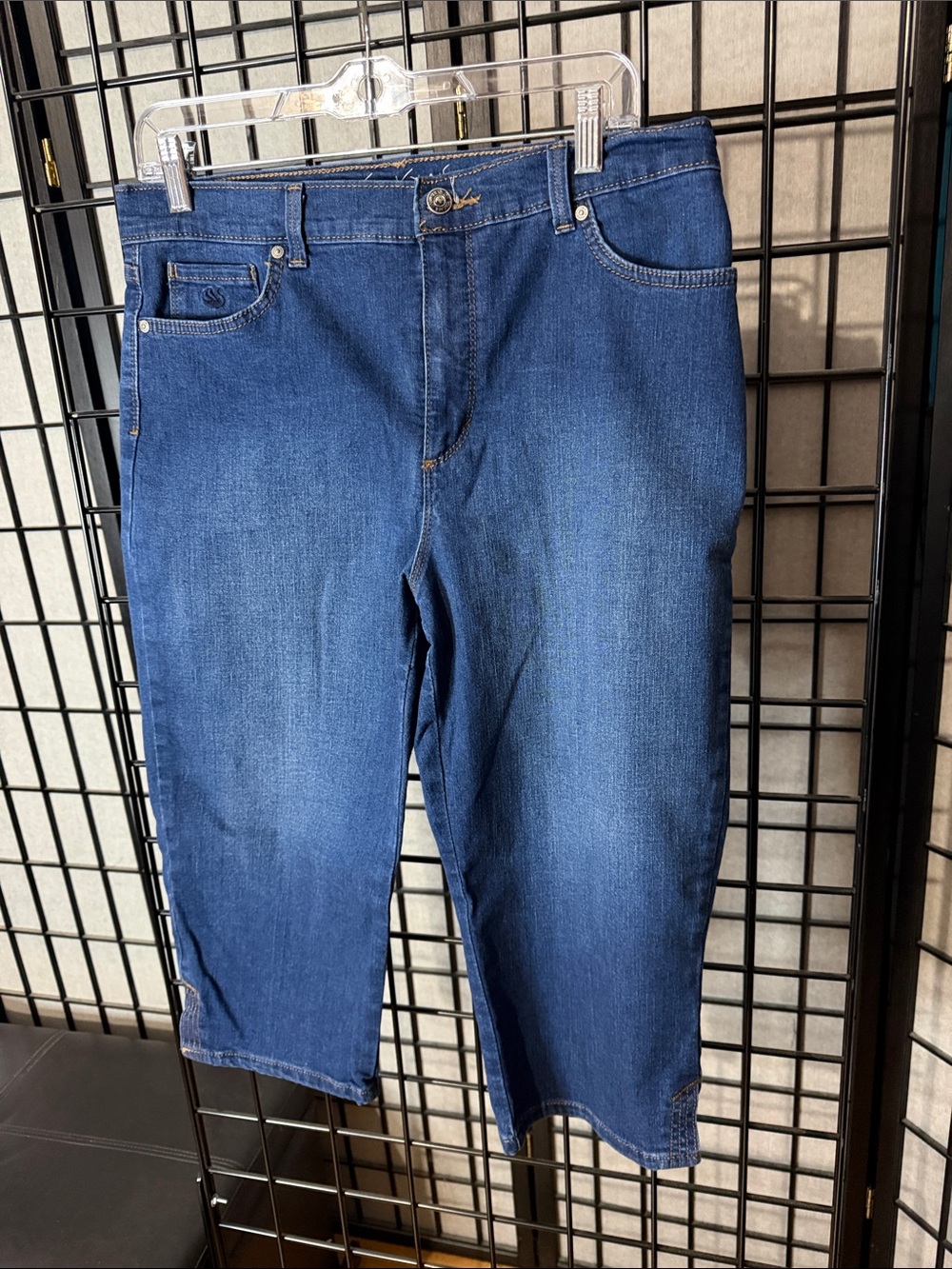 Gloria Vanderbilt Jean Capris in Size 14P